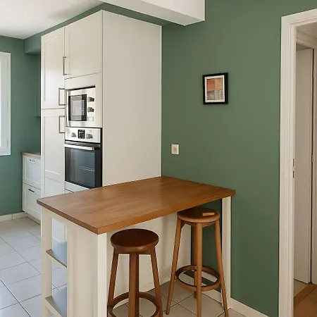 Dans Un Spacieux De 92m2 Μπρεστ