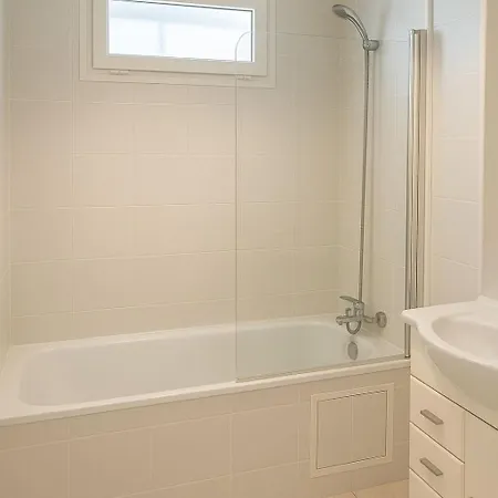 Dans Un Spacieux De 92m2 * Μπρεστ