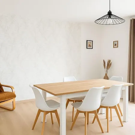 Dans Un Spacieux De 92m2 *